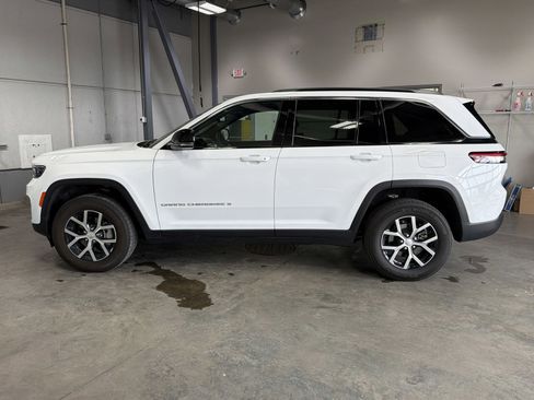 Used 2024 Jeep Grand Cherokee Limited image 4