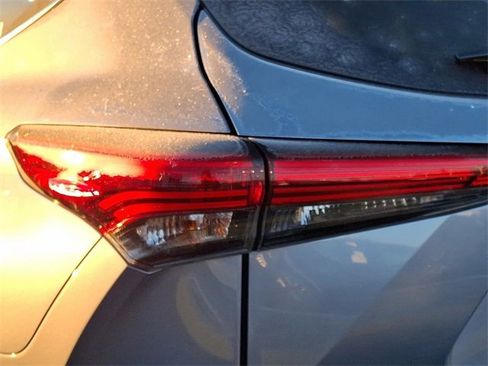 Certified 2022 Toyota Highlander LE image 15
