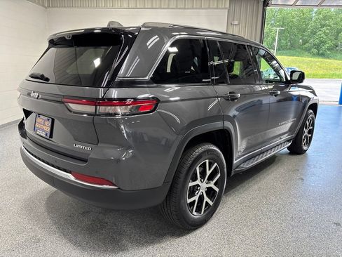 Used 2025 Jeep Grand Cherokee Limited w/ Luxury Tech Group II AWD/4WD image 7