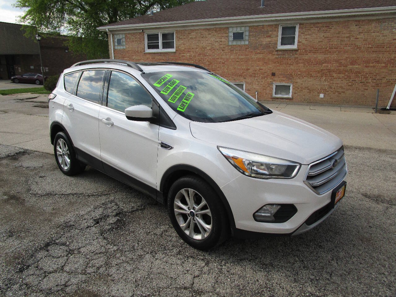 Used 2018 Ford Escape SE w/ SE Sync 3 Package FWD image 1