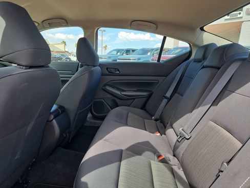 Used 2024 Nissan Altima 2.5 SV FWD image 18