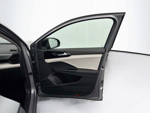 Used 2025 Volkswagen Taos S FWD image 30