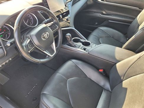 Used 2021 Toyota Camry XLE image 8