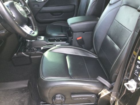 Used 2022 Jeep Wrangler Unlimited Sahara w/ LED Lighting Group AWD/4WD image 14