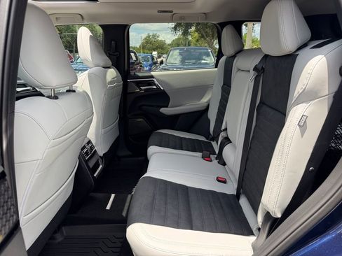 New 2025 Mitsubishi Outlander SE image 14