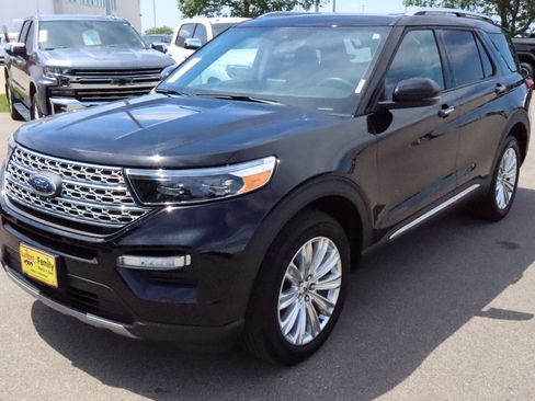 Used 2024 Ford Explorer Limited w/ Limited Technology Package AWD/4WD image 3