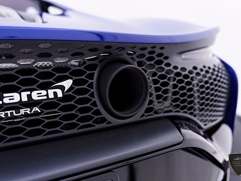 Used 2025 McLaren Artura RWD image 39