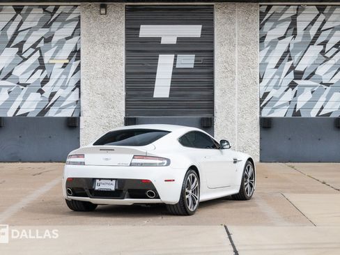 Used 2011 Aston Martin V12 Vantage Coupe image 18