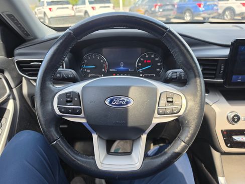 Used 2023 Ford Explorer XLT w/ Equipment Group 202A AWD/4WD image 18