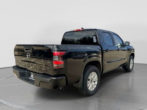 Used 2022 Nissan Frontier SV RWD image 9