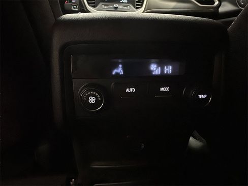 Used 2017 GMC Acadia SLE image 21