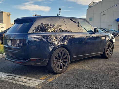 Used 2023 Land Rover Range Rover SE image 6