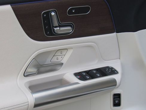 Certified 2023 Mercedes-Benz GLA 250 4MATIC w/ Premium Package image 12