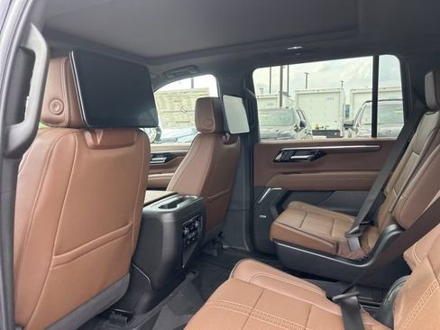 New 2026 Chevrolet Suburban High Country AWD/4WD image 30