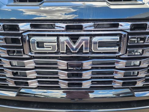 New 2026 GMC Sierra 3500 Denali Ultimate AWD/4WD image 9