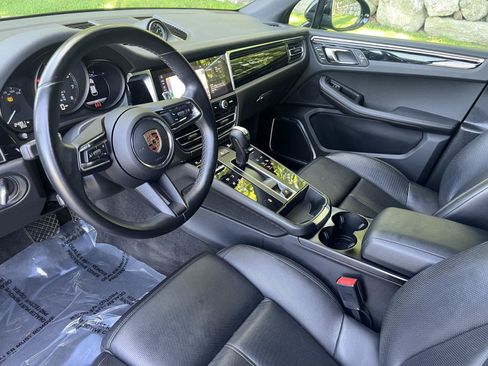 Used 2023 Porsche Macan AWD/4WD image 38