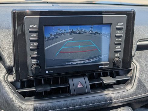 Used 2022 Toyota RAV4 XLE w/ Convenience Package FWD image 6