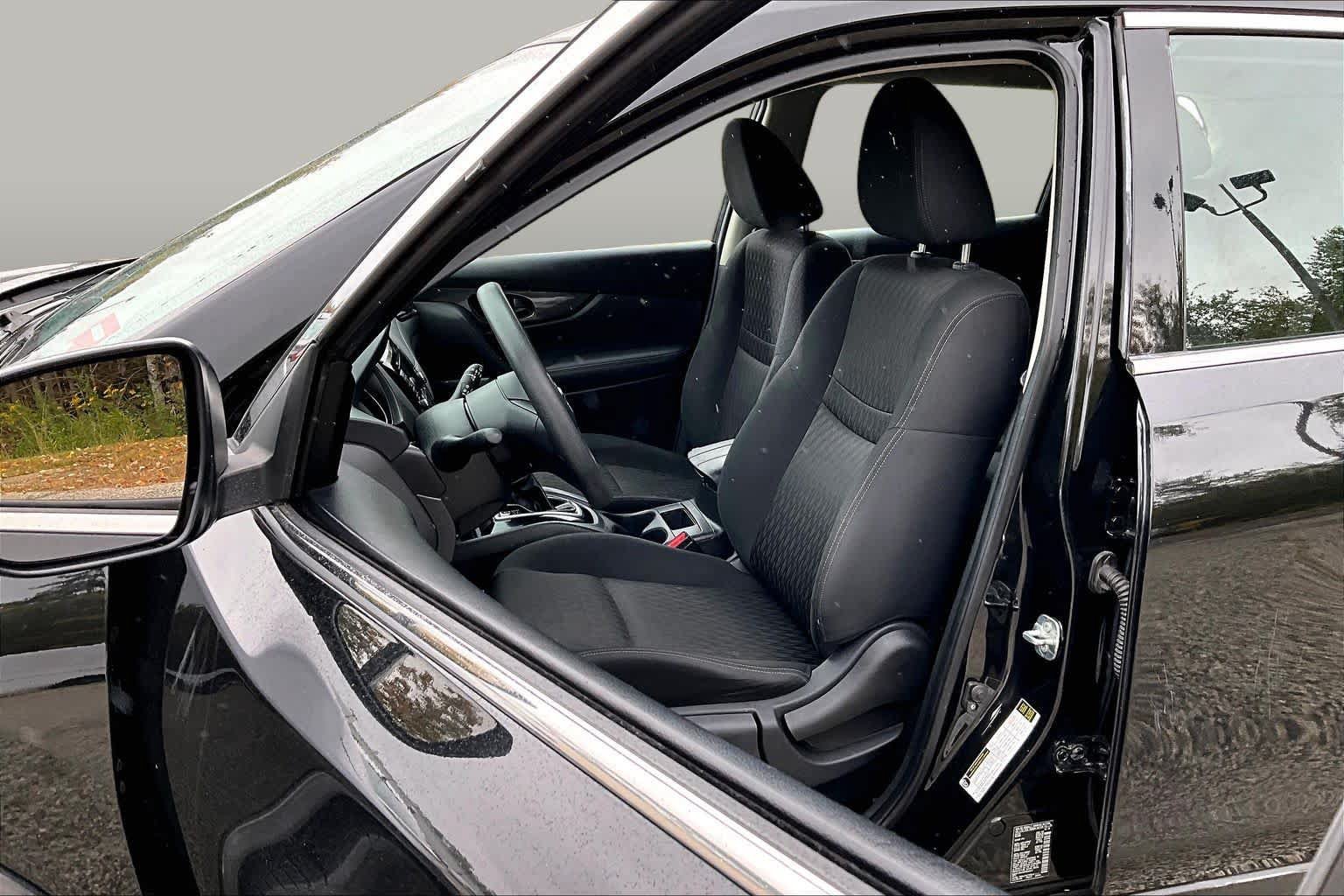 Used 2019 Nissan Rogue S AWD/4WD image 9