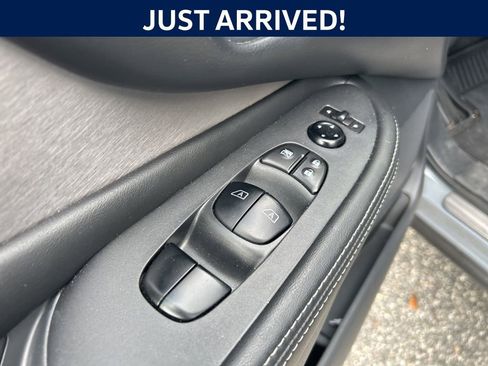 Used 2022 Nissan Murano SV w/ SV Midnight Edition Package FWD image 11