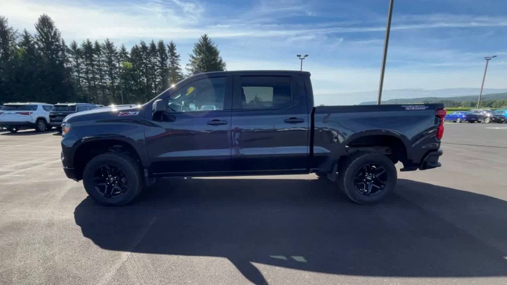 Used 2023 Chevrolet Silverado 1500 Custom Trail Boss AWD/4WD image 5
