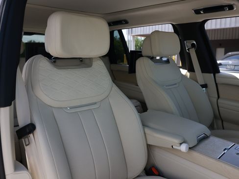 Used 2025 Land Rover Range Rover SV AWD/4WD image 13