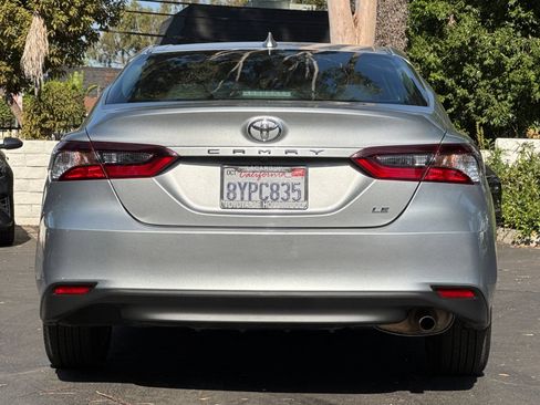Used 2022 Toyota Camry LE FWD image 5