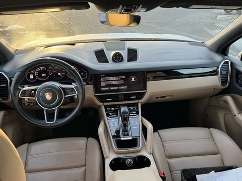 Used 2023 Porsche Cayenne image 11