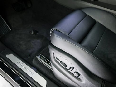 Certified 2026 Porsche Cayenne AWD/4WD image 15