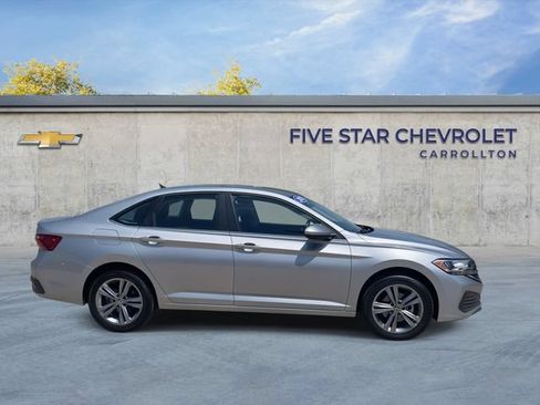Used 2023 Volkswagen Jetta SE FWD image 9