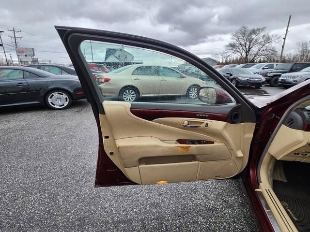 Used 2007 Lexus LS 460 w/ Comfort Pkg RWD image 9