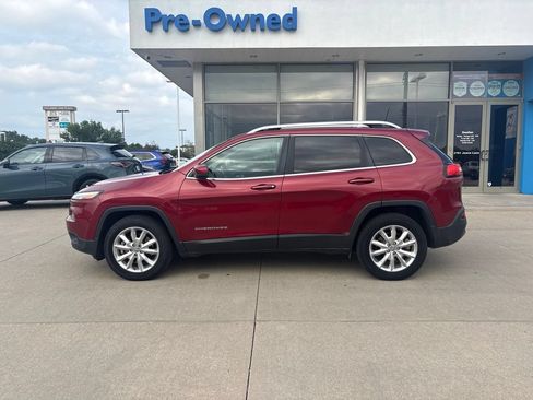 Used 2017 Jeep Cherokee Limited AWD/4WD image 8