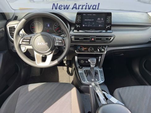 Used 2023 Kia Seltos LX AWD/4WD image 8