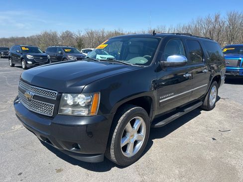 Used 2011 Chevrolet Suburban LTZ image 2