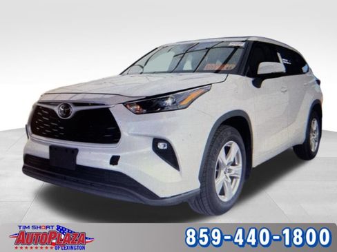 Used 2025 Toyota Highlander LE AWD/4WD image 1