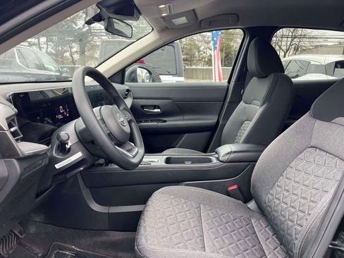 Used 2025 Nissan Kicks SV w/ Illumination Package image 17