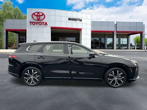 Used 2025 Toyota Crown Signia image 30