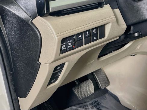 Used 2023 Honda Odyssey Touring image 10