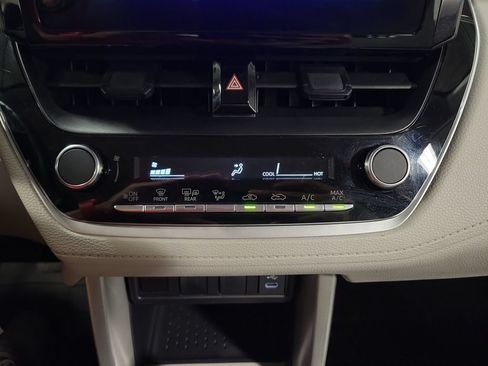 Used 2025 Toyota Corolla Cross L FWD image 19