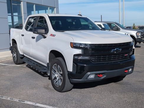 Used 2020 Chevrolet Silverado 1500 LT Trail Boss image 3