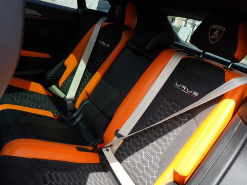 Used 2022 Lamborghini Urus AWD/4WD image 39