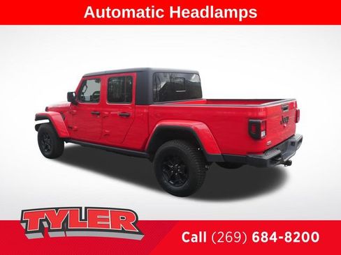 Used 2022 Jeep Gladiator Sport AWD/4WD image 5