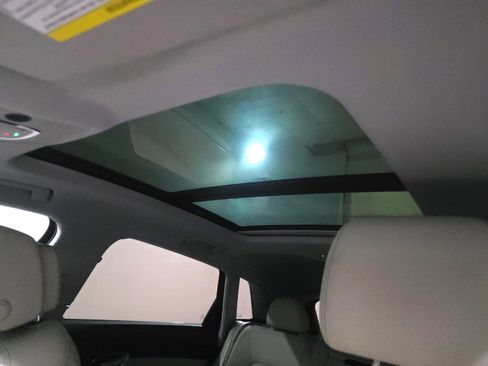 Used 2022 Audi e-tron Premium Plus w/ Premium Plus Package image 12