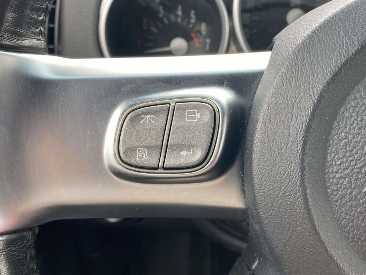Used 2004 Chevrolet SSR w/ Preferred Equipment Group RWD image 14
