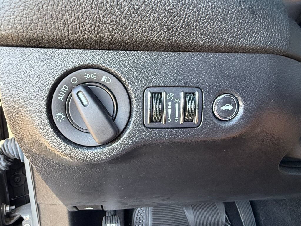 Used 2023 Dodge Challenger SXT RWD image 31