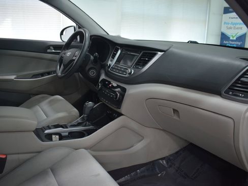 Used 2017 Hyundai Tucson SE image 18
