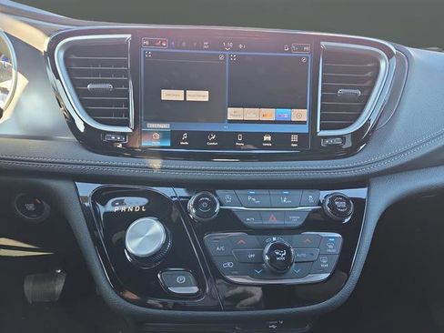 New 2026 Chrysler Pacifica Select w/ S Appearance Package image 8