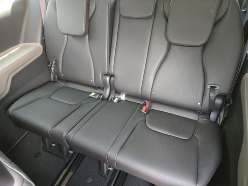 New 2026 Kia Carnival EX FWD image 25