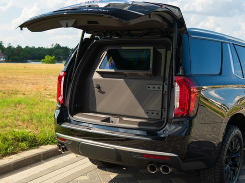 Used 2024 GMC Yukon Denali w/ Max Trailering Package image 3