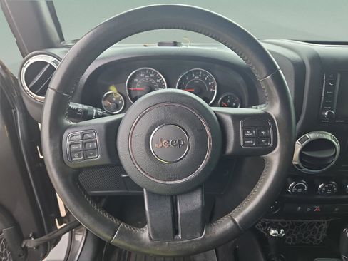 Used 2017 Jeep Wrangler Unlimited Sahara w/ Max Tow Package image 9