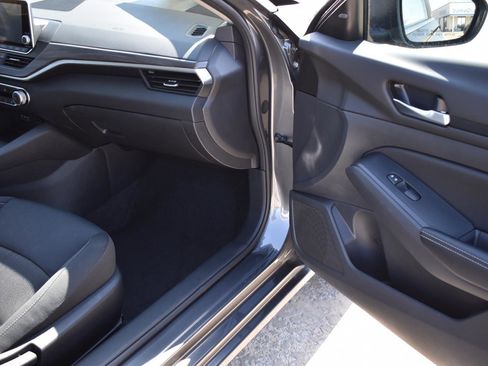 Used 2025 Nissan Altima 2.5 SV image 15